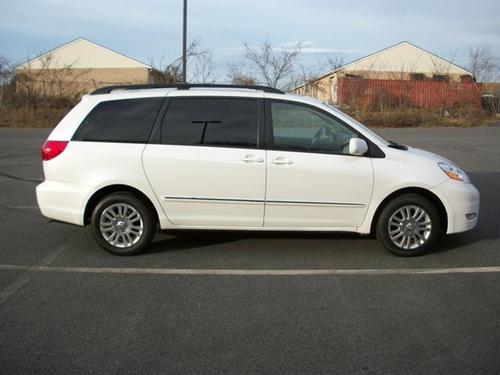 Toyota Sienna 2008 photo 1