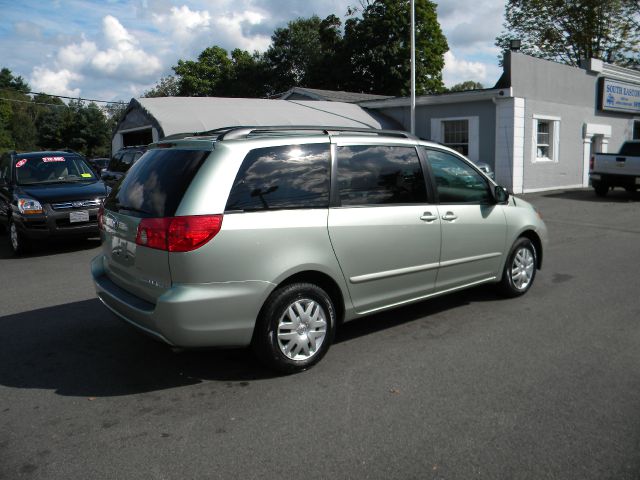 Toyota Sienna 2008 photo 4
