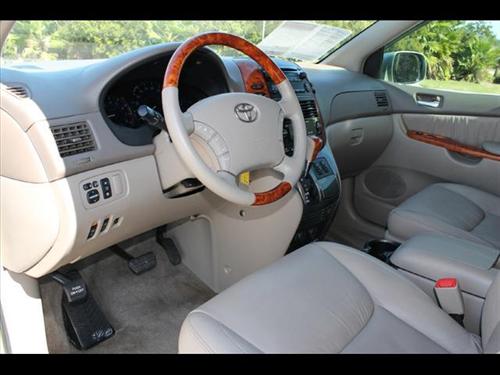 Toyota Sienna 2008 photo 1