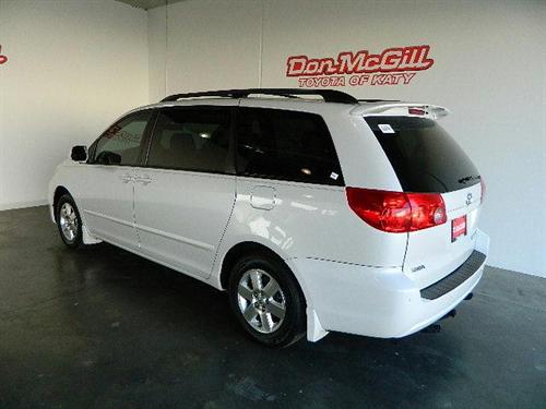 Toyota Sienna 2008 photo 2