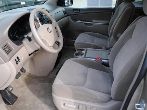 Toyota Sienna 2008 photo 2