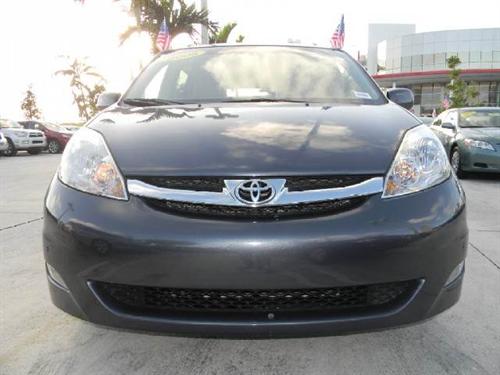 Toyota Sienna 2008 photo 1
