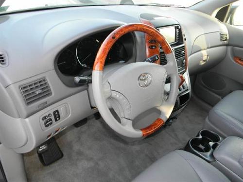 Toyota Sienna 2008 photo 4