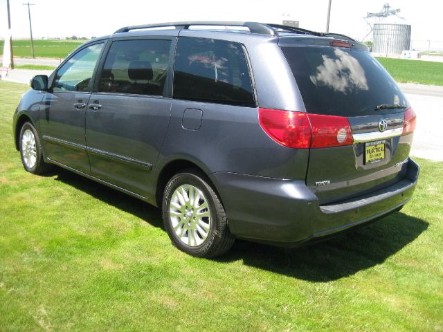 Toyota Sienna 2008 photo 17