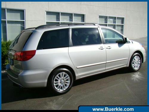 Toyota Sienna 2008 photo 1