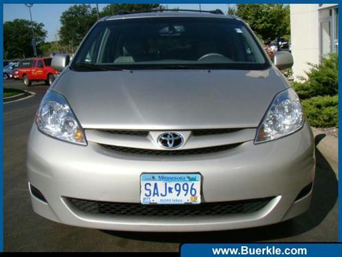 Toyota Sienna 2008 photo 2