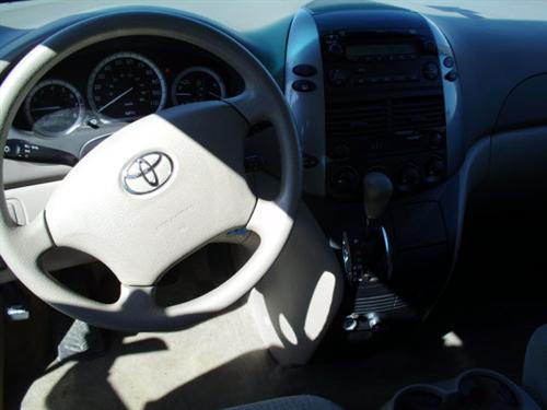 Toyota Sienna 2008 photo 2