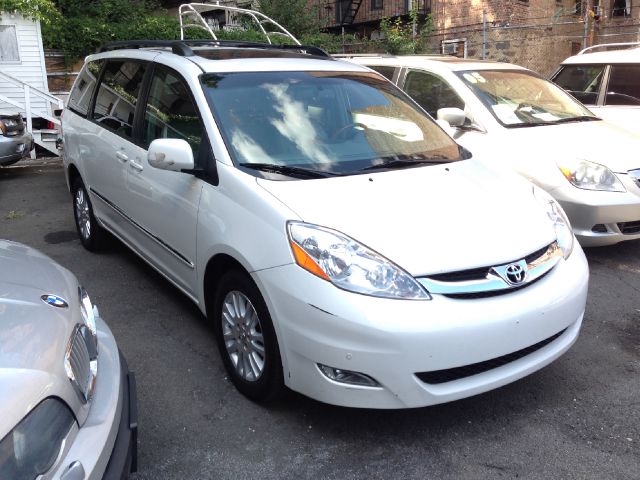 Toyota Sienna 2008 photo 2