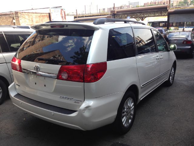 Toyota Sienna 2008 photo 4