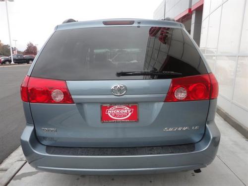 Toyota Sienna 2008 photo 2