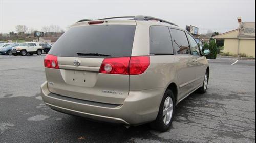 Toyota Sienna 2008 photo 1