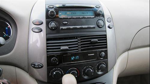 Toyota Sienna 2008 photo 2