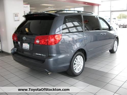 Toyota Sienna 2008 photo 1