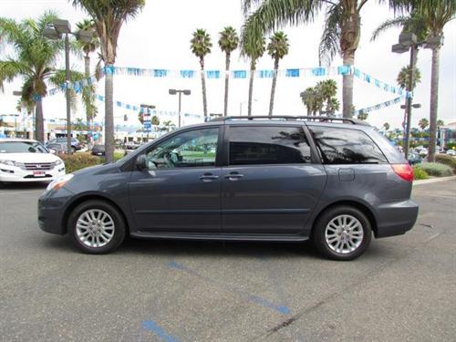 Toyota Sienna 2008 photo 2
