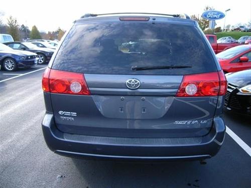 Toyota Sienna 2008 photo 2