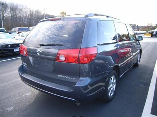 Toyota Sienna 2008 photo 3