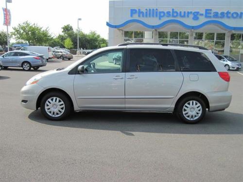 Toyota Sienna 2008 photo 1
