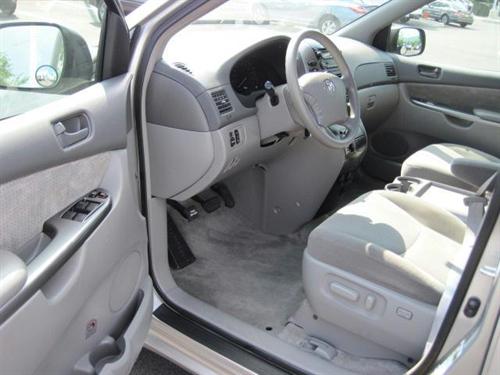 Toyota Sienna 2008 photo 2