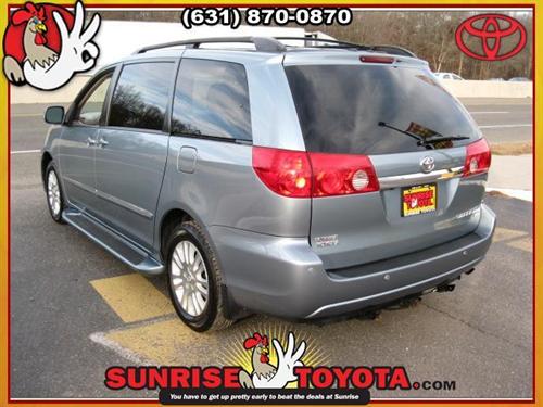 Toyota Sienna 2008 photo 1