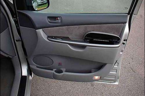 Toyota Sienna 2008 photo 2