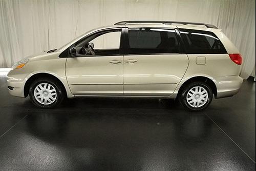 Toyota Sienna 2008 photo 1
