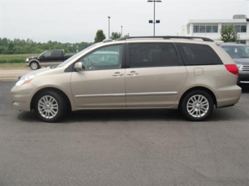 Toyota Sienna 2008 photo 1