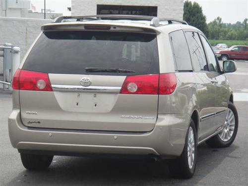Toyota Sienna 2008 photo 3