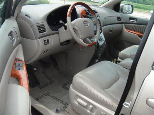 Toyota Sienna 2008 photo 4