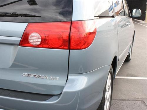 Toyota Sienna 2008 photo 2