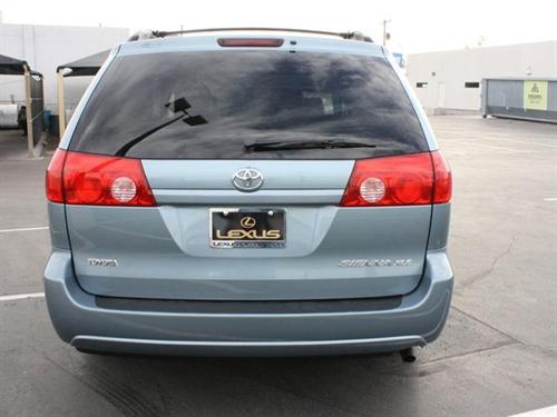 Toyota Sienna 2008 photo 3