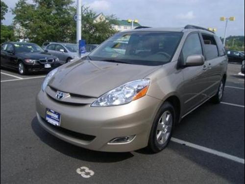 Toyota Sienna 2008 photo 2