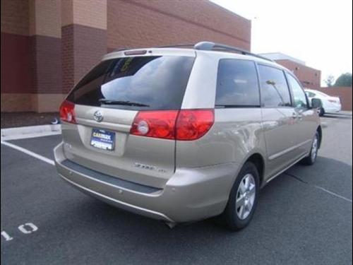 Toyota Sienna 2008 photo 4