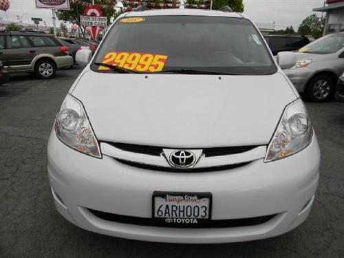 Toyota Sienna 2008 photo 1