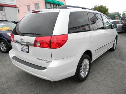 Toyota Sienna 2008 photo 3