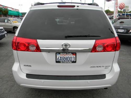 Toyota Sienna 2008 photo 4