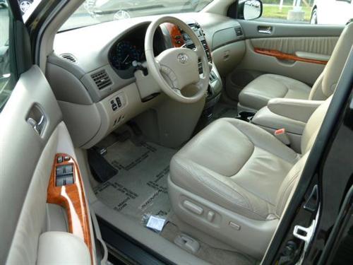 Toyota Sienna 2008 photo 2