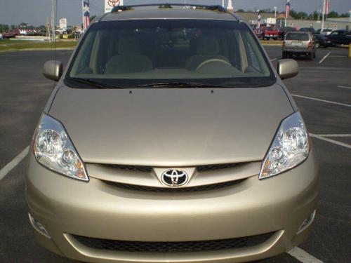 Toyota Sienna 2008 photo 1