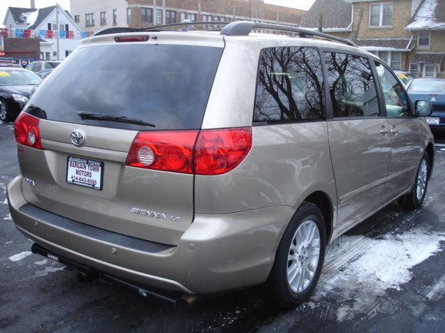 Toyota Sienna 2008 photo 3