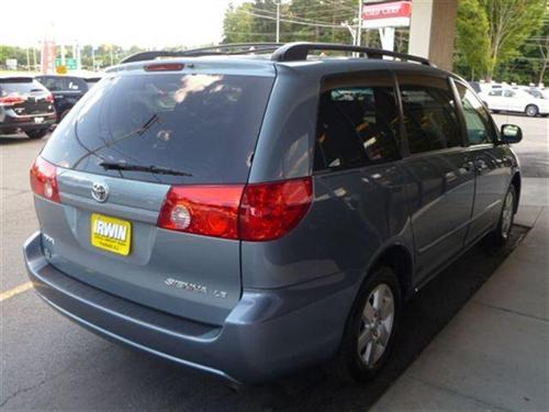 Toyota Sienna 2008 photo 1