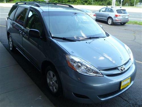 Toyota Sienna 2008 photo 2