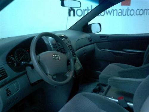 Toyota Sienna 2008 photo 1