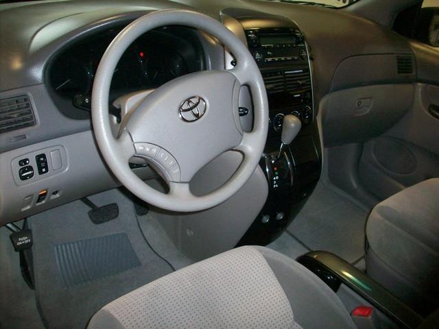Toyota Sienna 2008 photo 1
