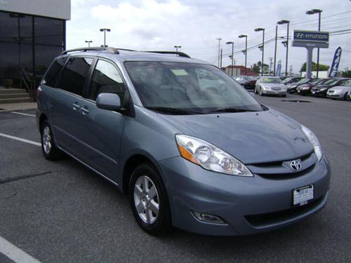 Toyota Sienna 2008 photo 1