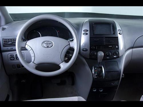 Toyota Sienna 2008 photo 4
