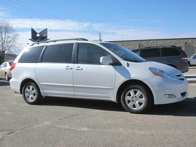 Toyota Sienna 2008 photo 1