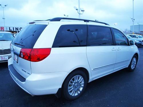 Toyota Sienna 2008 photo 2