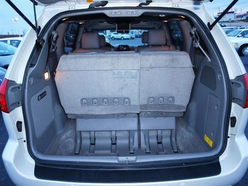 Toyota Sienna 2008 photo 4