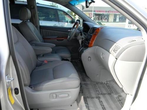 Toyota Sienna 2008 photo 4