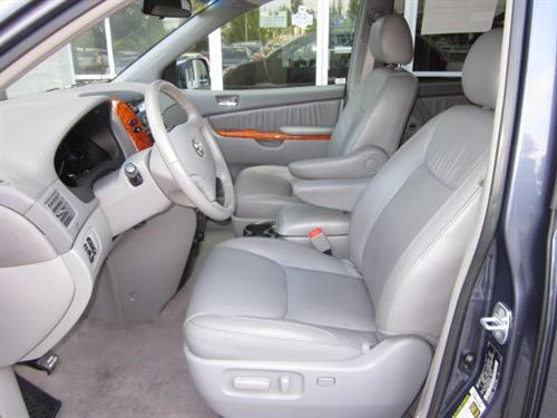 Toyota Sienna 2008 photo 2