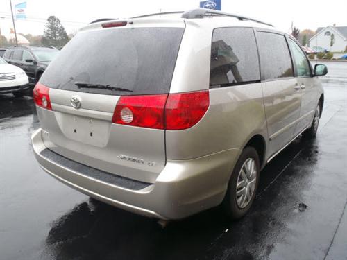Toyota Sienna 2008 photo 2